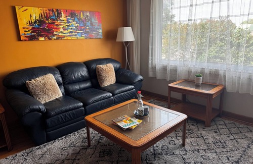 Winnipeg House | Cozy 2BR in Winnipeg. Near airport, food, transport. Your home away from home.