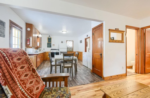 Lead Cabin | Cozy 2BR Log Cabin Surrounded by Pine Trees, Close to Terry Peak and Deadwood