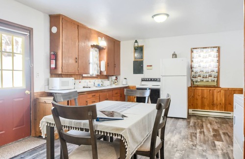 Lead Cabin | Cozy 2BR Log Cabin Surrounded by Pine Trees, Close to Terry Peak and Deadwood