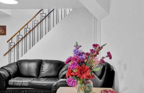 Barrie Apartment | Cozy 2BR Lower Level Unit