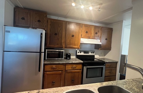 Hinton House | Cozy 2BR Mobile Home near Jasper NP | King Bed