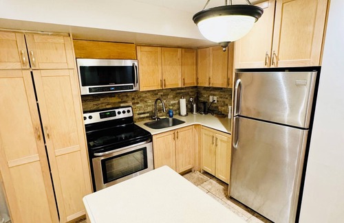 Brampton Apartment | Cozy 2BR Retreat - Comfort & Convenience