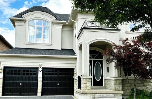 Brampton Apartment | Cozy 2BR Retreat - Comfort & Convenience