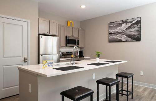 Whitestown Apartment | Cozy 2BR Sunset Haven