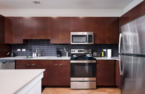 Southtown Apartment | Cozy 2BR w/Gym, Parking, Near King Wms&Towers
