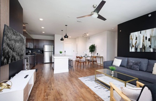 Southtown Apartment | Cozy 2BR w/Gym, Parking, Near King Wms&Towers