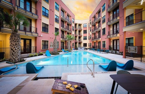Southtown Apartment | Cozy 2BR-w/Parking, Near Rvrwalk, Dome & Conv Ctr