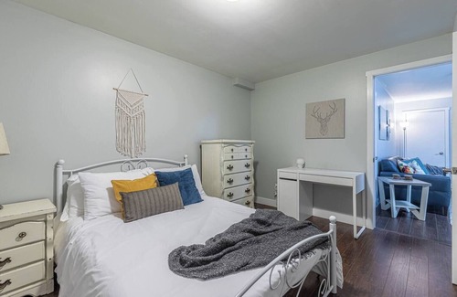 Prince George House | Cozy 2BR w/WIFI in Fabulous Neighborhood