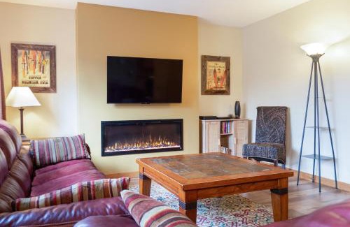 Wildernest House | Cozy 2BR with Great Views Near Trails