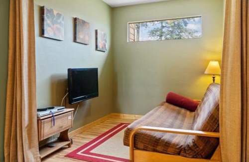 Wildernest House | Cozy 2BR with Great Views Near Trails
