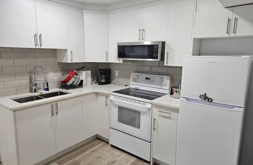 Northwest Calgary House | Cozy 2brm suite in NW Calgary