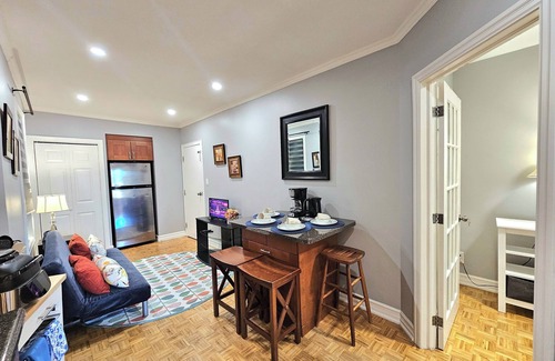 Earlscourt Apartment | Cozy 2nd floor Apartment in awesome Toronto