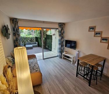 Mandelieu-La-Napoule Apartment | Cozy 2P studio avec jardin privé
