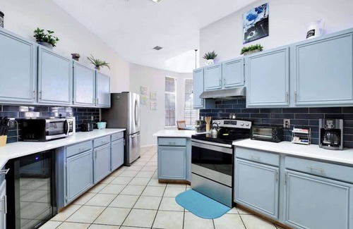 Parkwood House | Cozy 3/2 Stylish home great for families