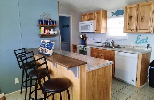 Monticello House | Cozy 3 bdr home - 5 min to the marina, half mile to closest boat ramp