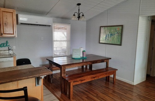 Monticello House | Cozy 3 bdr home - 5 min to the marina, half mile to closest boat ramp