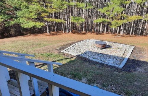Monticello House | Cozy 3 bdr home - 5 min to the marina, half mile to closest boat ramp