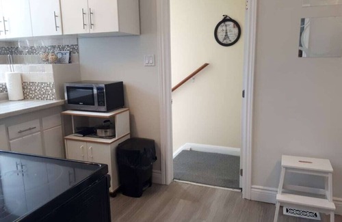 Newmarket House | COZY 3 BDR HOUSE (MAIN FLOOR) Newmarket