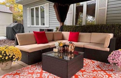 Streamwood House | Cozy 3 bdr Retreat in a Prime location