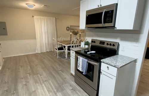 Durant House | Cozy 3 bed, 1.5 bath centrally located in the heart of Durant.