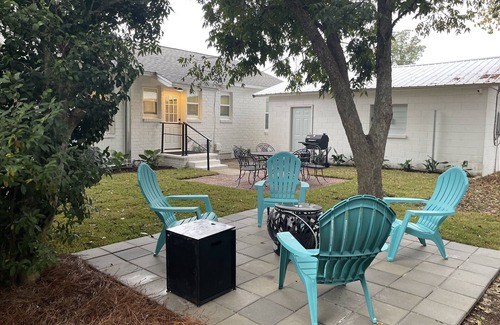 Warrington Cottage | Cozy 3 bed, 2 bath cottage 0.2 miles to boat ramp/waterfront trails Dog friendly