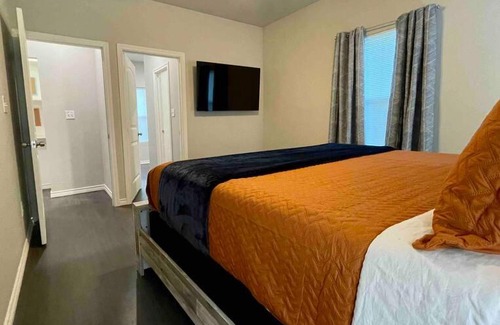 Longview Apartment | Cozy 3 Bed 2 Bath Home