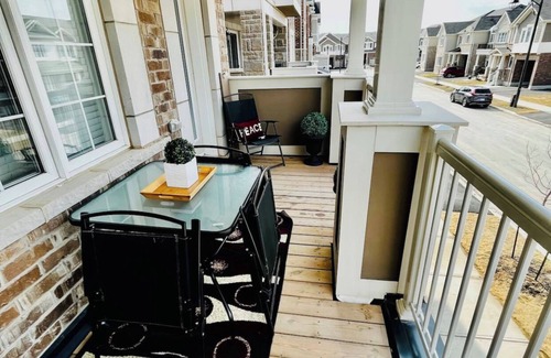Halton Regional Municipality House | Cozy 3 Bed and 3 Bath family house(Entire House).