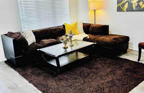 Halton Regional Municipality House | Cozy 3 Bed and 3 Bath family house(Entire House).