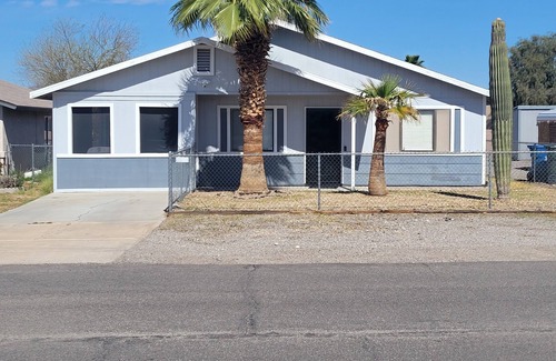 Bullhead City House | Cozy 3-bed home Pet friendly near Beaches on the River and close to Shopping!