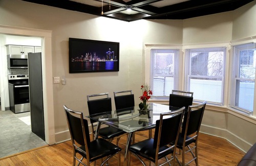 Detroit House | Cozy 3-Bed Retreat with Games, Smart TVs & Fire Pit, 12 Mins to Downtown!