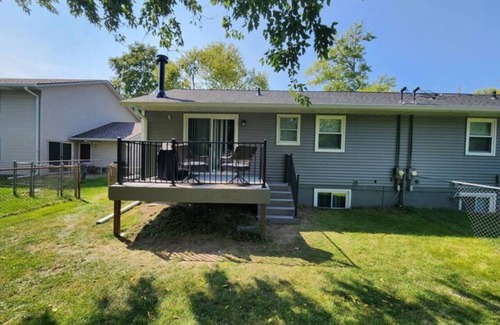 Peoria House | Cozy 3 bedroom 1 bath home close to airport and minutes from highway.
