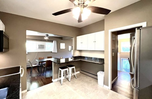 Old West Side House | Cozy 3-Bedroom 1 Mile to Downtown & Michigan Stadium w/Free Parking
