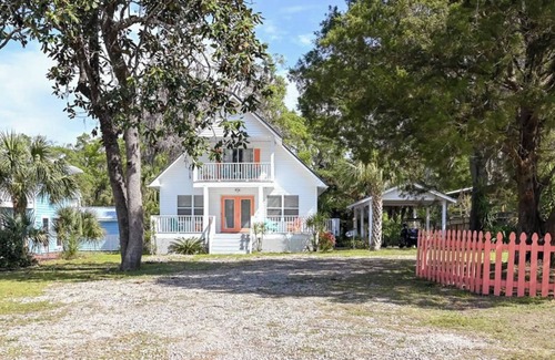 Steinhatchee House | Cozy 3 bedroom 2 bath with views of the River