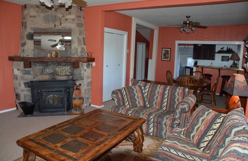Cloudcroft Cabin | Cozy 3 bedroom 2 bath historic Cabin Retreat perfect location!