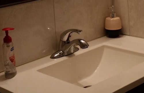 Fort Gary House | Cozy 3 bedroom basement available for rent in Bridgewater Lakes Winnipeg!