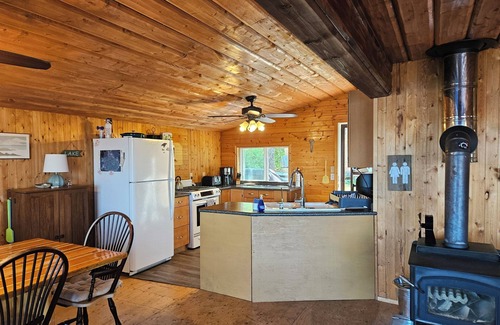 Kenora Cabin | Cozy 3 bedroom boat access Island on Lake of the Woods with electricity.
