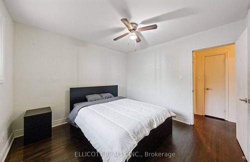 Aurora House | Cozy 3-bedroom bungalow in charming Aurora with AC, WiFi