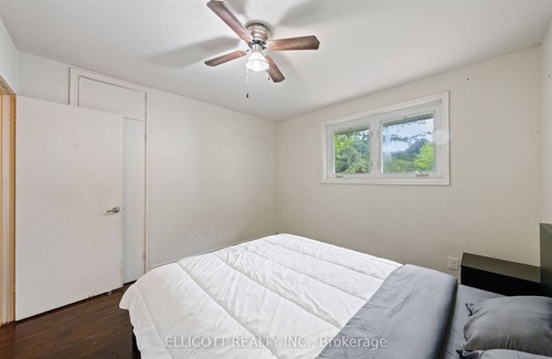 Aurora House | Cozy 3-bedroom bungalow in charming Aurora with AC, WiFi