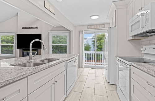 Chic's Beach Condo | Cozy 3-bedroom condo with AC and WiFi in charming Virginia Beach