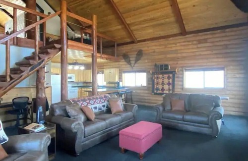 Cody Cabin | Cozy 3 bedroom Cabin 30 min from East Yellowstone!