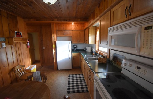 Cass Lake Cabin | Cozy 3-bedroom cabin with WiFi and AC on tranquil lake