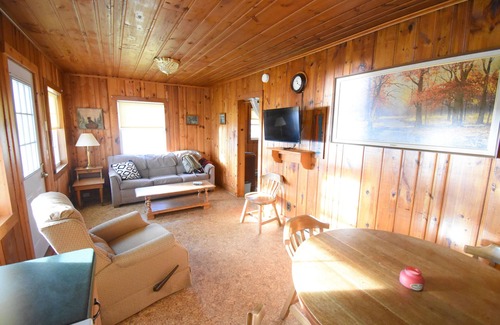 Cass Lake Cabin | Cozy 3-bedroom cabin with WiFi and AC on tranquil lake