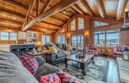 Edwards Cabin | Cozy 3-bedroom cabin with AC and WiFi in lovely Edwards