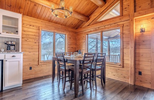Edwards Cabin | Cozy 3-bedroom cabin with AC and WiFi in lovely Edwards