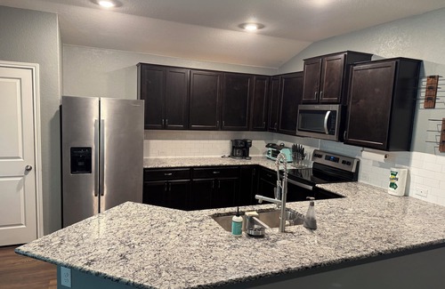 Southside House | Cozy 3-bedroom family house in San Antonio next to Lackland AFB