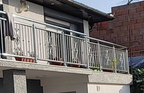 Velika Kladusa House | Cozy 3 bedroom house with multi car parking space