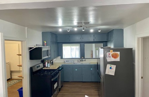 Brentwood House | Cozy 3-bedroom house in charming Austin with AC, Wi-Fi
