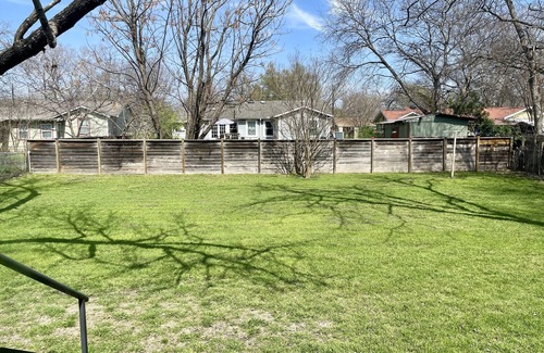 Brentwood House | Cozy 3-bedroom house in charming Austin with AC, Wi-Fi
