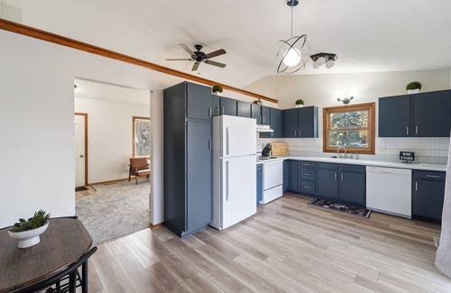 Des Moines House | Cozy 3-bedroom house in delightful Des Moines near lake