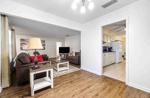 Genoa House | Cozy 3-bedroom house in peaceful Texarkana with AC, WiFi